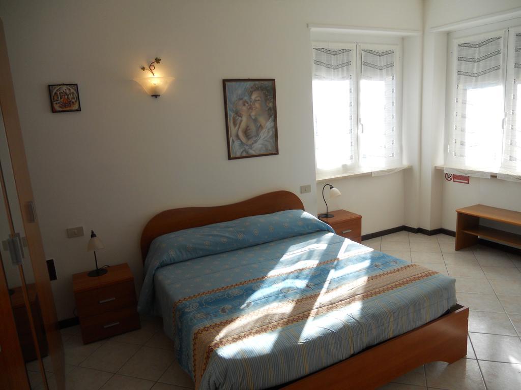 B&B Home Sweet Home Diano Marina Szoba fotó