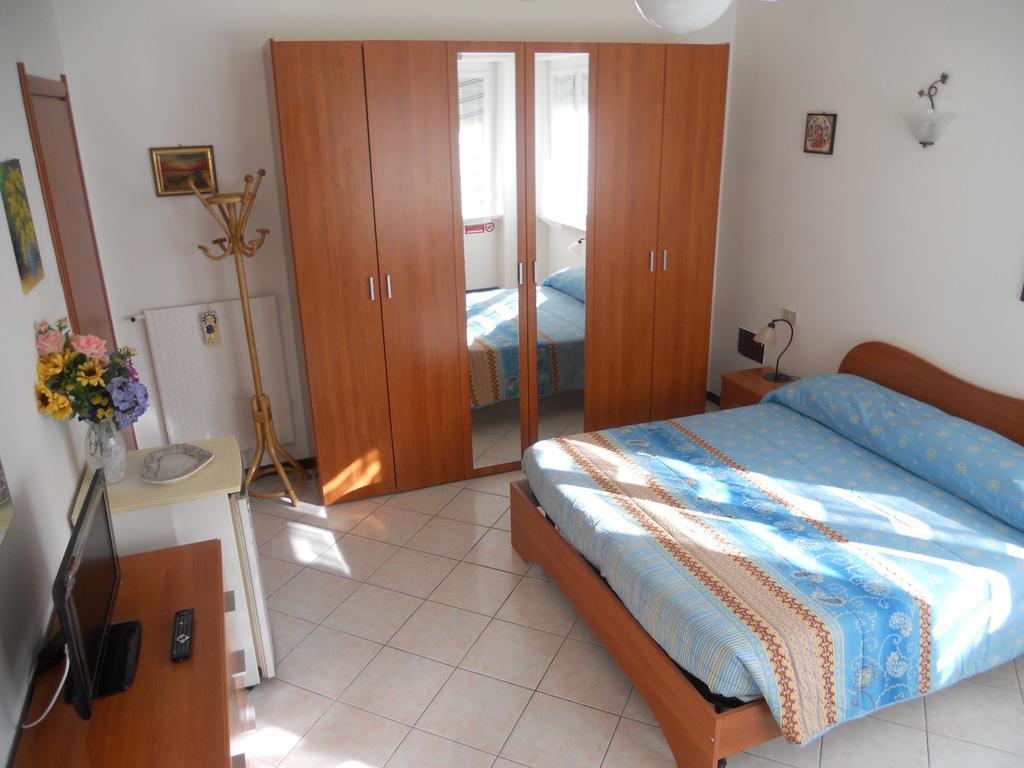 B&B Home Sweet Home Diano Marina Szoba fotó